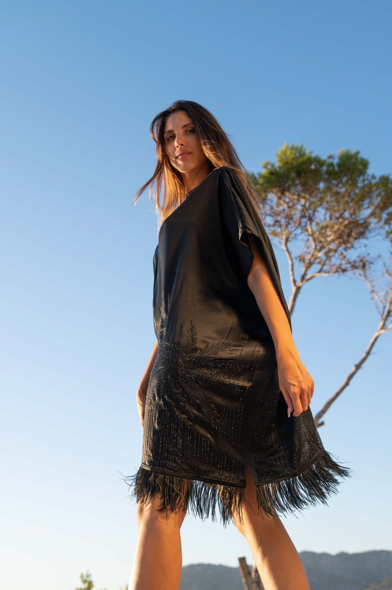 Palmtrees Short Mulberry Silk Kaftan with Feathers in Black - Peggell